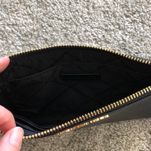 *SOLD* Black Michael Kors Wristlet - Picture 4 of 5